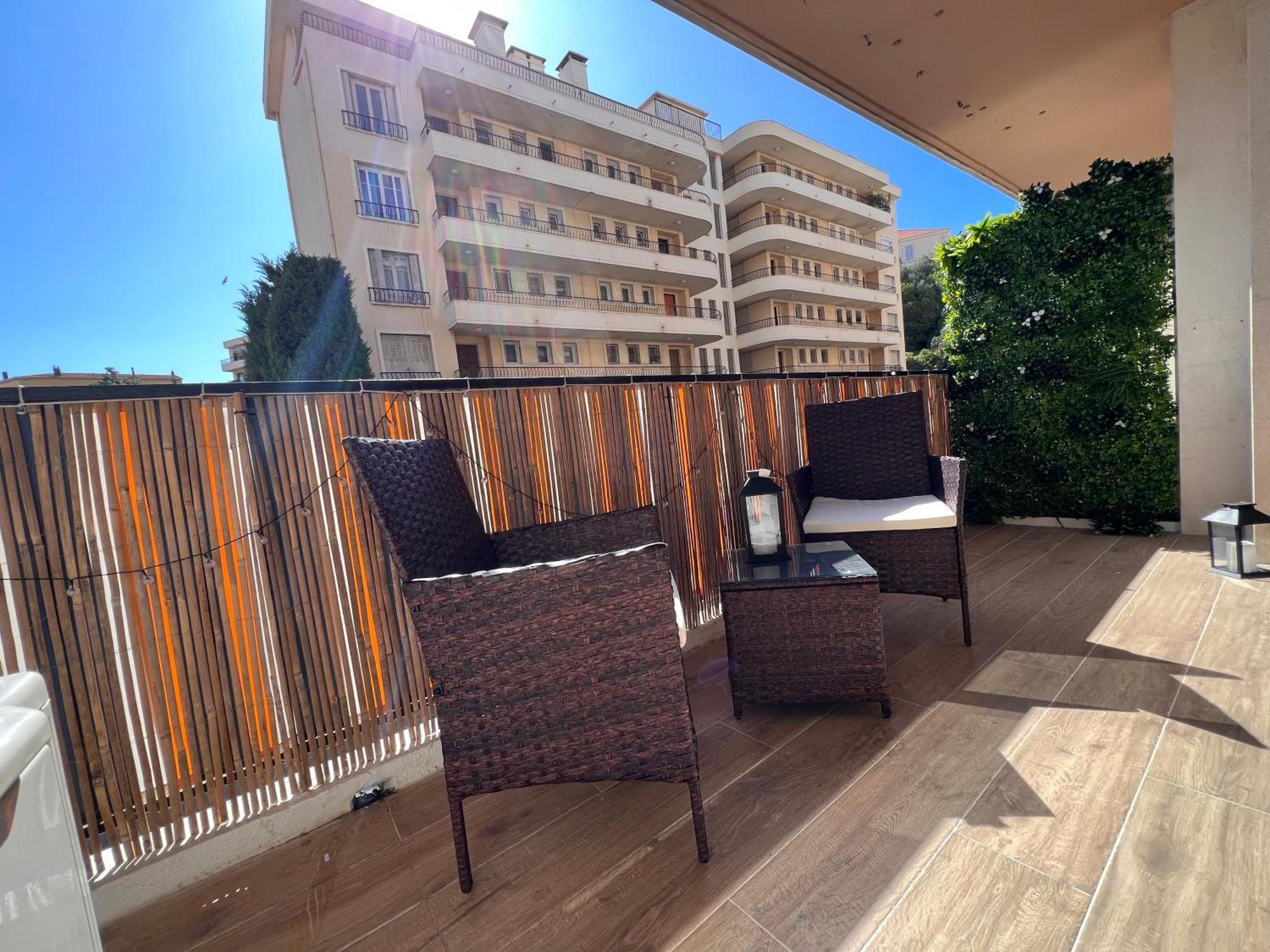 Les Arenes - Cannes Centre, Charmant 2 Pieces Recemment Renove De 45 M2 Avec Sa Terrasse De 10 M2 Luaran gambar